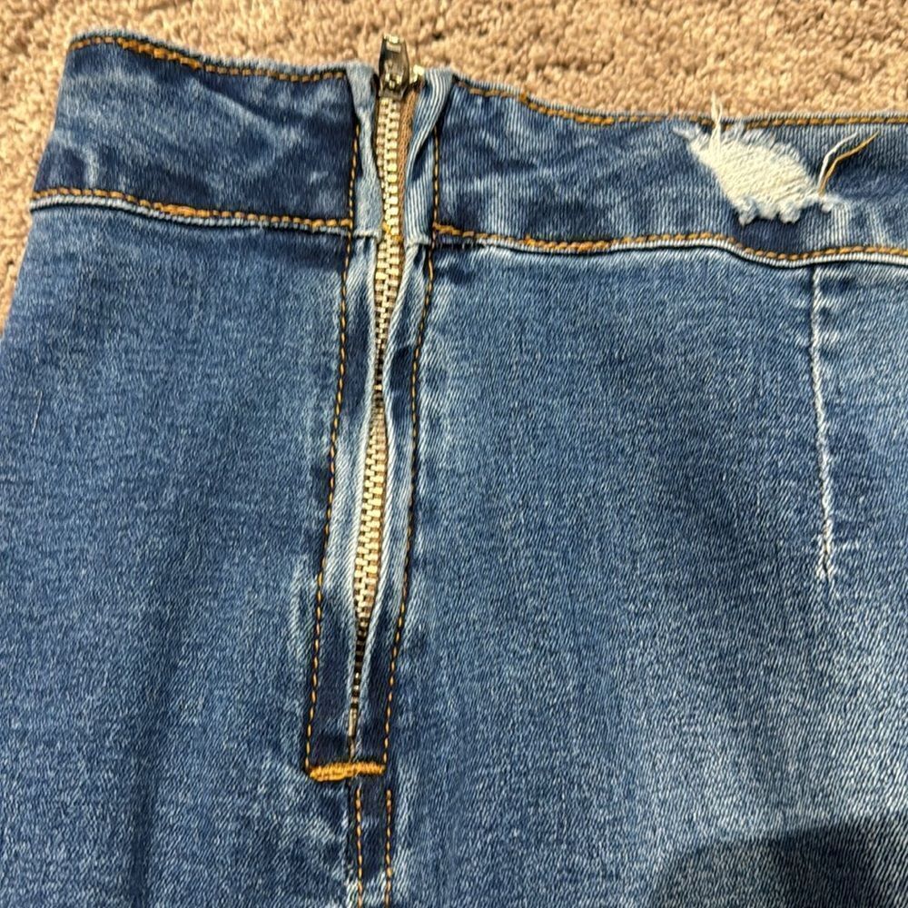 Super stretch denim skirt with distressing ! Size large - Picture 3 of 7